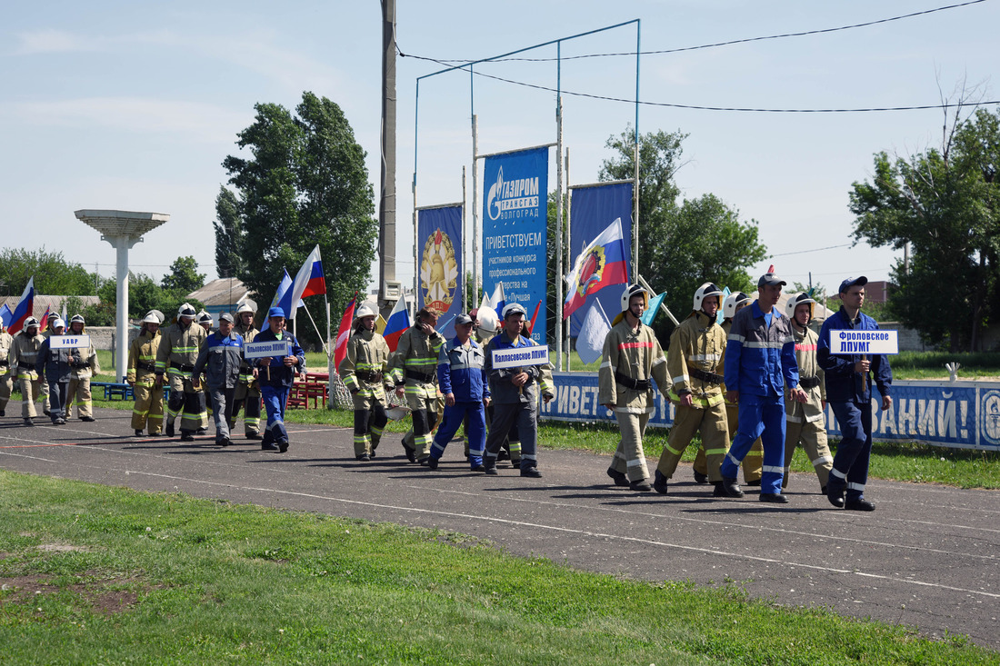 Парад добровольных пожарных команд на церемонии открытия конкурса