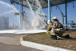 Тушение бензовоза стационарной системой пожаротушения и силами добровольной пожарной команды