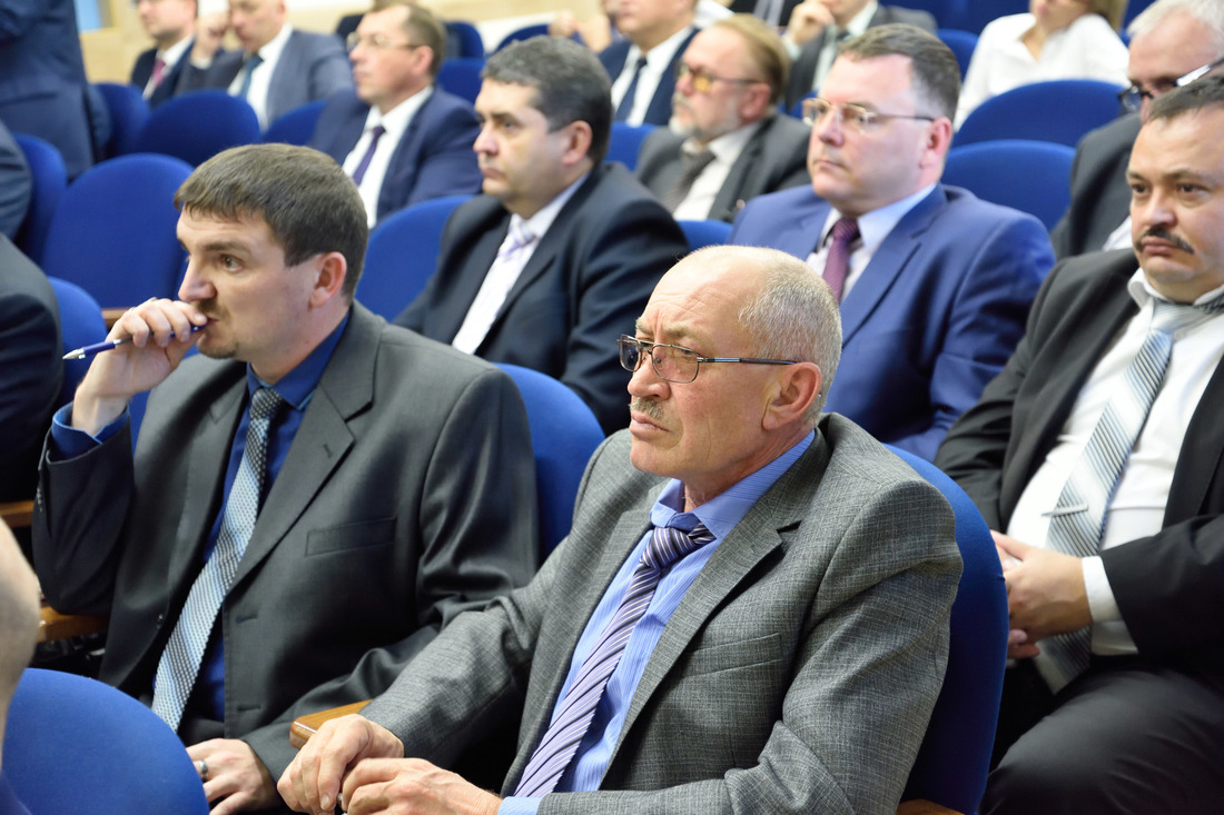 Участники Совета руководителей ООО «Газпром трансгаз Волгоград» на заседании в зале администрации Общества