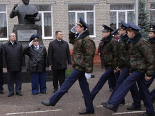 Воспитанники Волгоградского мужского педагогического лицея приветствуют гостей