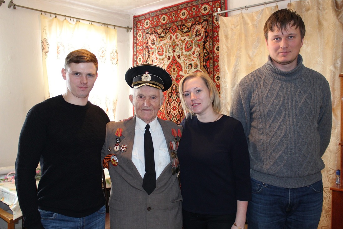 Молодые сотрудники Сохрановского ЛПУМГ (Ростовская область) поздравили ветеранов Великой Отечественной войны