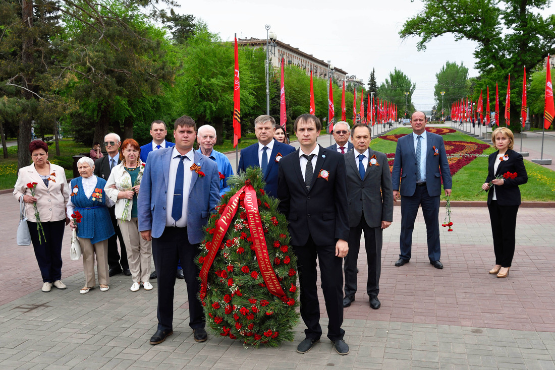 Руководство Общества вместе с ветеранами на Аллее Героев города Волгограда