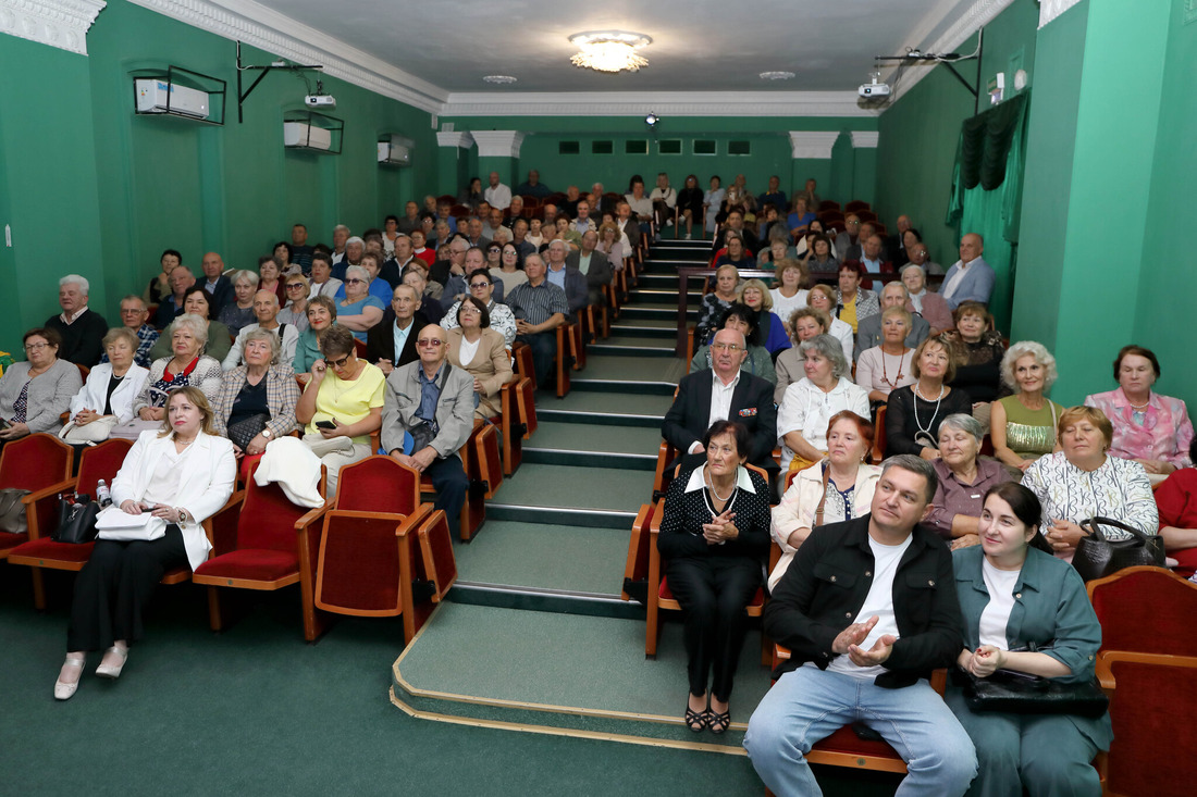 В Казачьем театре в этот день был аншлаг