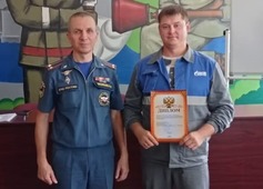 Серебряный призер конкурса «Лучший добровольный пожарный» Иван Алпатов на награждении