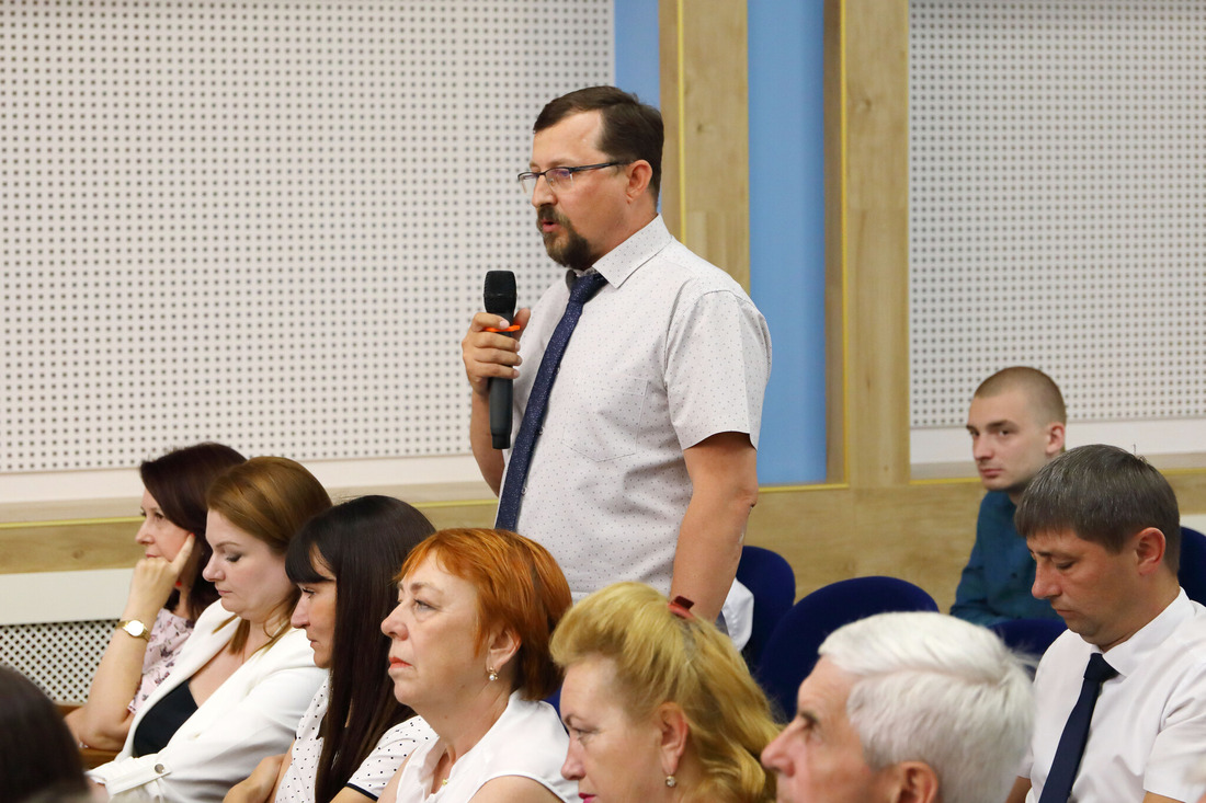 Работники компании на встрече смогли задать вопросы на тему военно-патриотической деятельности «Газпром трансгаз Волгоград»