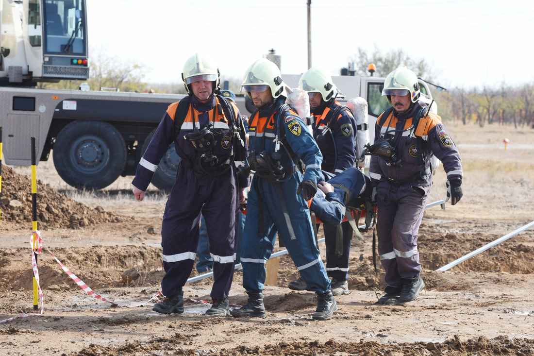 Проведение Южным поисково-спасательным отрядом МЧС России эвакуации пострадавших в ходе учения