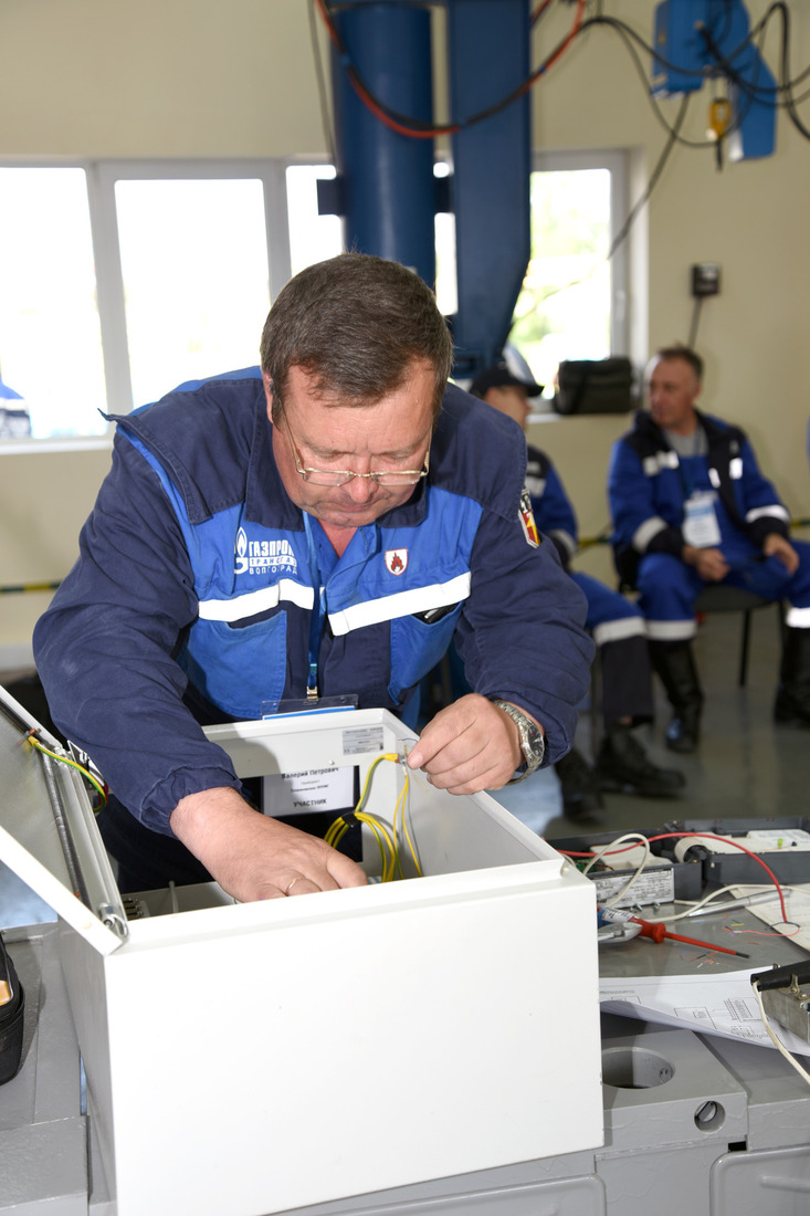 Конкурсанты демонстрируют профессиональные навыки