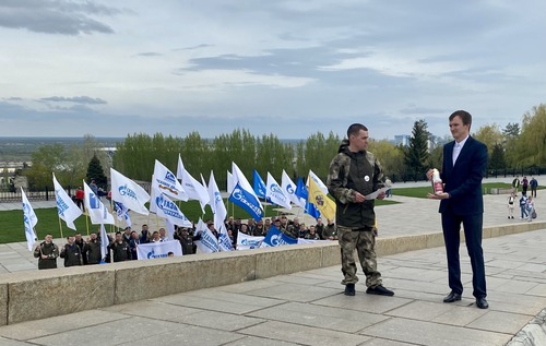 Капсула была передана участниками Вахты Памяти главному хранителю фондов Музея-заповедника «Сталинградская битва» Александру Гайдашеву