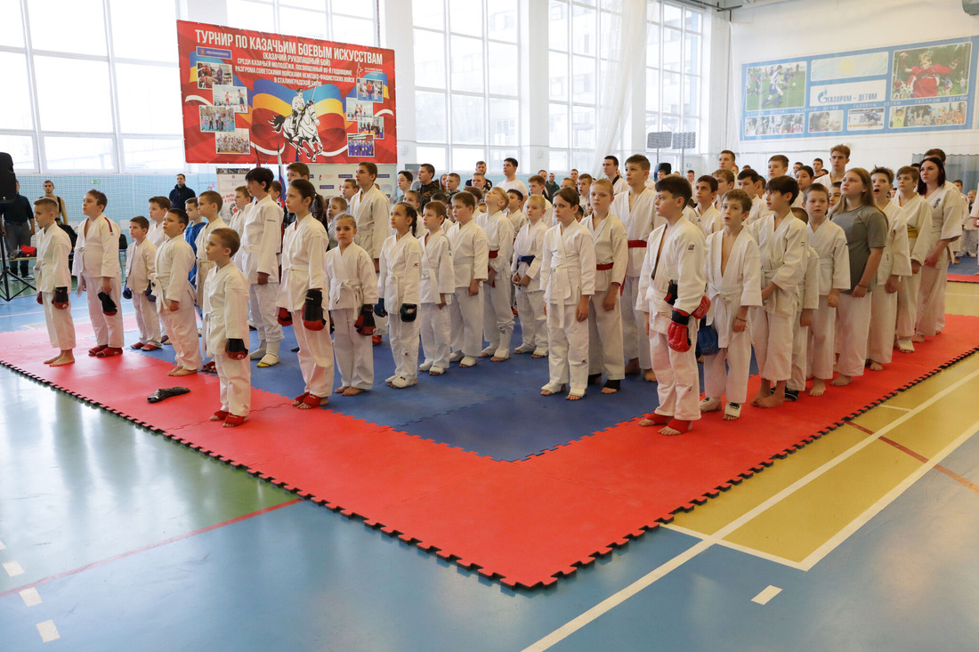 200 юных казаков Волгоградского региона состязались в ловкости и мерялись силой