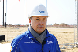 Генеральный директор ООО «Газпром трансгаз Волгоград» Юрий Марамыгин на строительной площадке комплекса сжижения природного газа