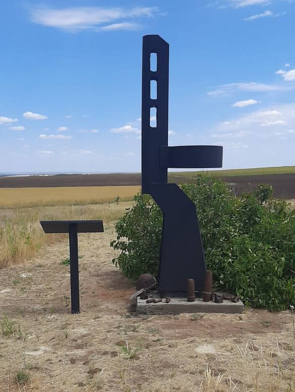 Памятник героически погибшему в 1942 году майору Петру Калиновскому