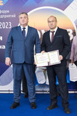 Руководитель конструкторско-технологической группы ИТЦ Сергей Кашин получил диплом, денежную премию и памятный приз
