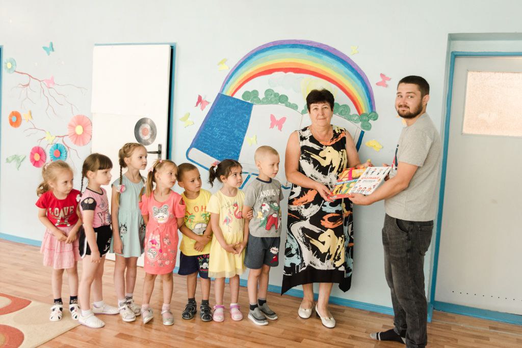 Дети Калининского детского сада «Солнышко» получили в подарок 40 книг