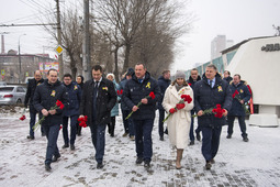 Делегация Общества возложила цветы в Ворошиловском районе к Памятнику морякам-североморцам