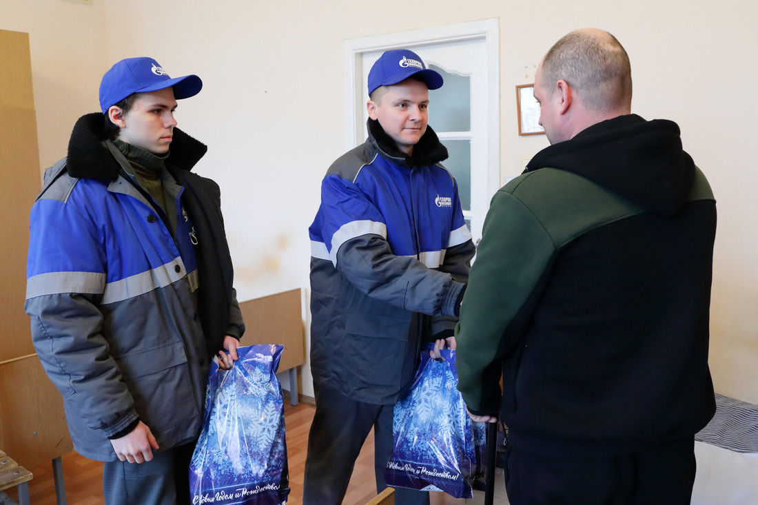 Сотрудники ООО «Газпром трансгаз Волгоград» организовали новогоднюю акцию поддержки для участников, которые проходят лечение в ФГКУ «413 Военный госпиталь Министерства Обороны Российской Федерации»