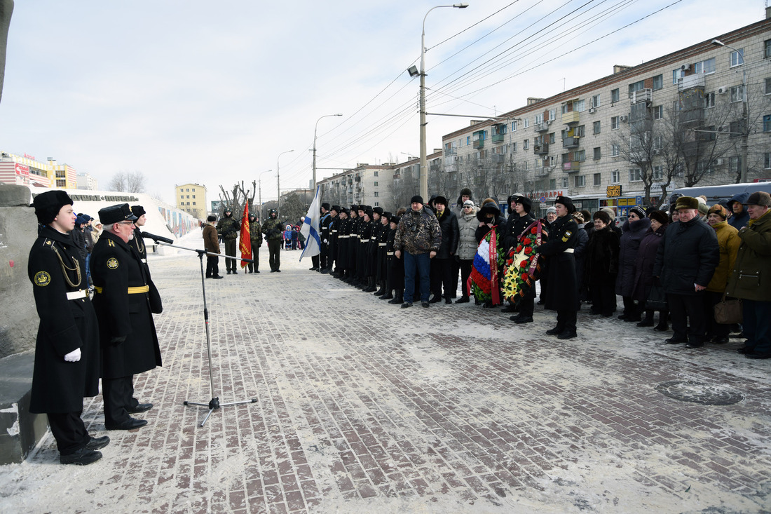 Торжественный митинг у памятника Воинам-североморцам