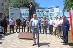 Юрий Марамыгин принял участие в праздничном митинге в сквере Сталелитейщиков города Фролово