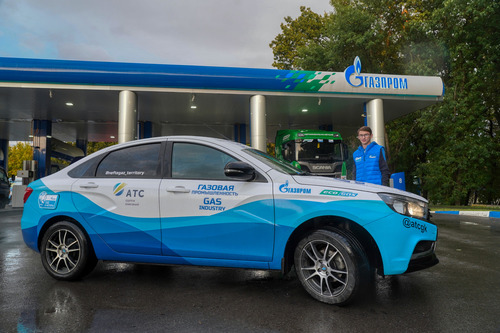 Заправку техники природным газом обеспечивают 13 автомобильных газонаполнительных компрессорных станций «Газпрома»