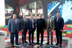 Руководство и работники компании на стенде Ростовского региона