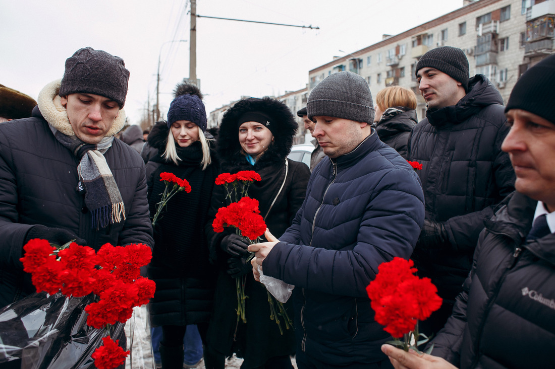 Молодые работники Общества на митинге у памятника морякам-североморцам