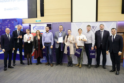 Победители первого интеллектуального турнира «Синергия: нефть и газ» — сборная команда ПАО «Газпром нефть»