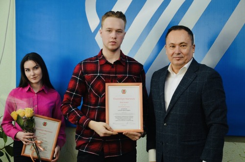 Юрий Марамыгин наградил самых активных и ответственных студентов