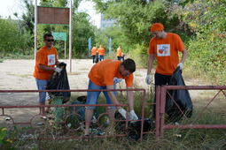 Участники марафона на субботнике