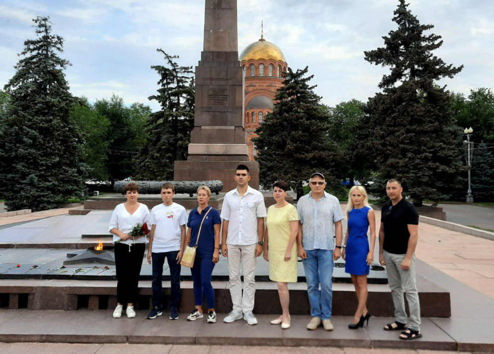 Сотрудники Городищенского ЛПУМГ возложили цветы к Вечному огню и почтили минутой молчания память погибших в Сталинградской битве  солдат